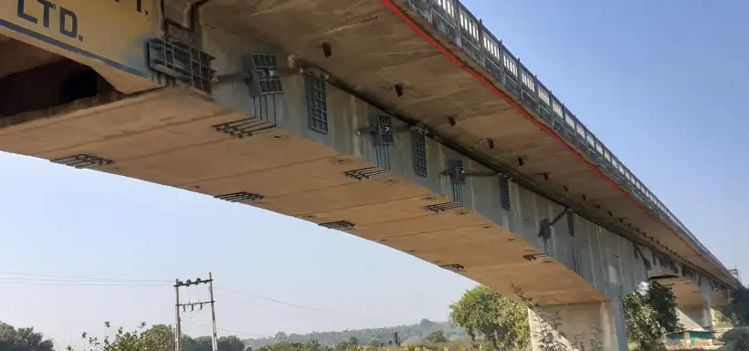 Bridge soffit fitted with external prestressing cables and steel anchor plates